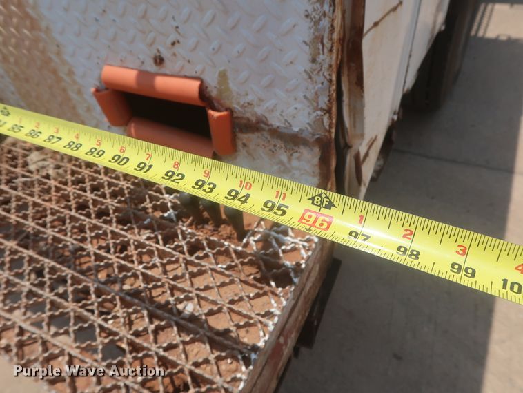 image for item DJ1930 1992 International 4900  service truck