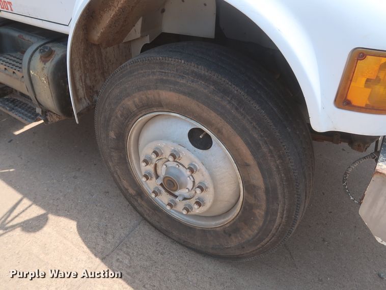 image for item DJ1930 1992 International 4900  service truck