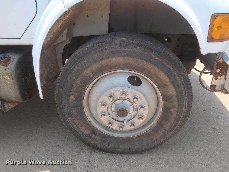 image for item DJ1930 1992 International 4900  service truck