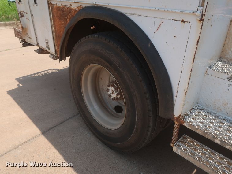 image for item DJ1930 1992 International 4900  service truck