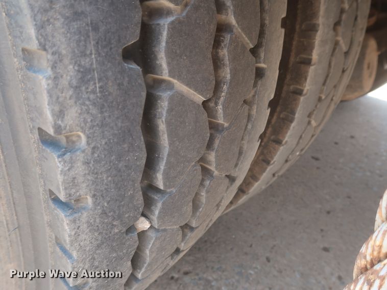 image for item DJ1930 1992 International 4900  service truck