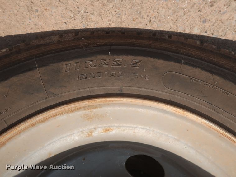 image for item DJ1930 1992 International 4900  service truck