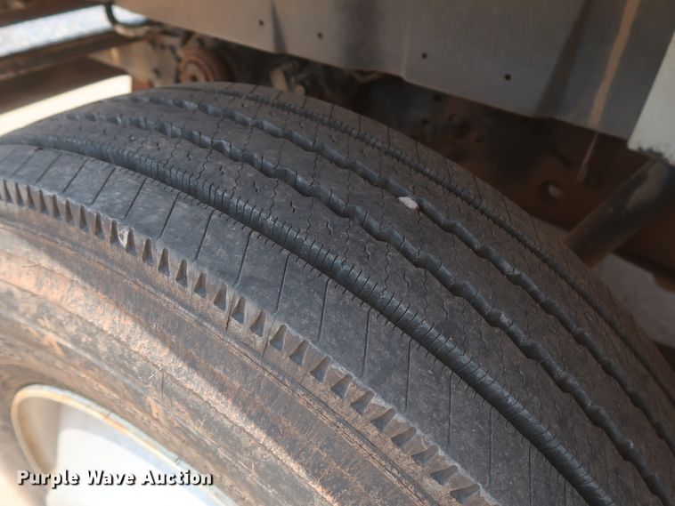 image for item DJ1930 1992 International 4900  service truck