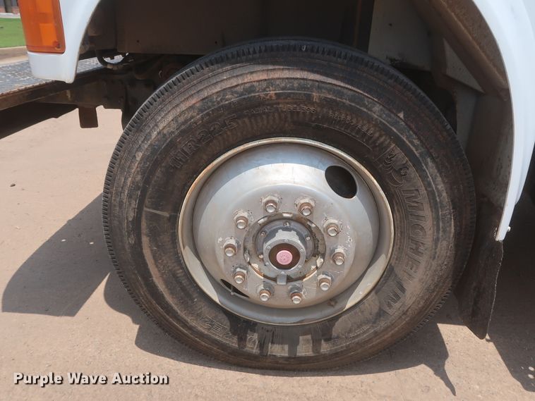 image for item DJ1930 1992 International 4900  service truck