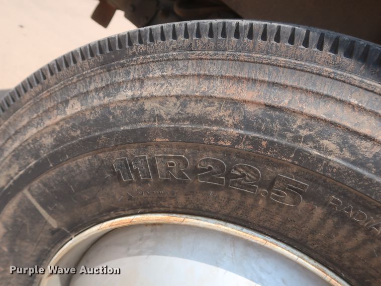 image for item DJ1930 1992 International 4900  service truck