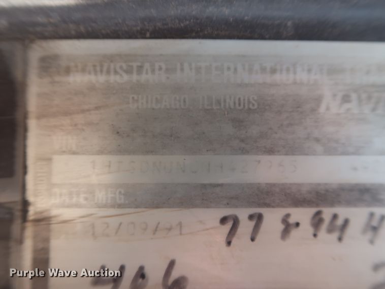 image for item DJ1930 1992 International 4900  service truck