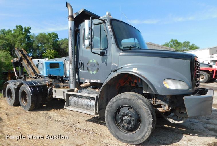 image for item DK8569 2009 Freightliner Business Class M2  hook lift truck