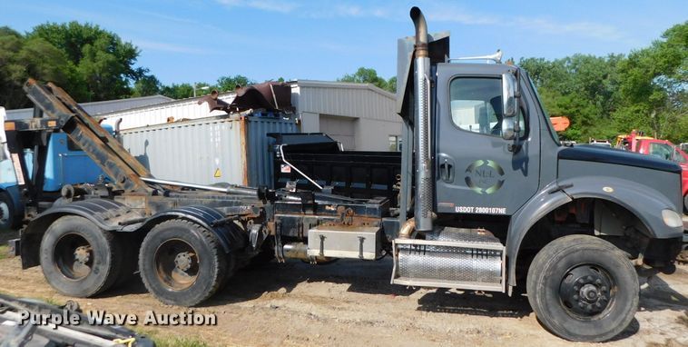 image for item DK8569 2009 Freightliner Business Class M2  hook lift truck