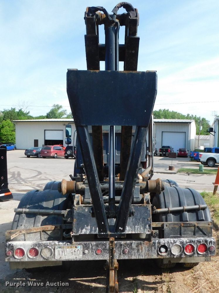 image for item DK8569 2009 Freightliner Business Class M2  hook lift truck