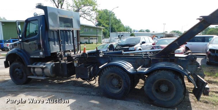 image for item DK8569 2009 Freightliner Business Class M2  hook lift truck