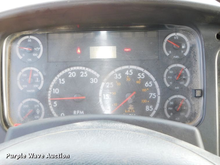 image for item DK8569 2009 Freightliner Business Class M2  hook lift truck