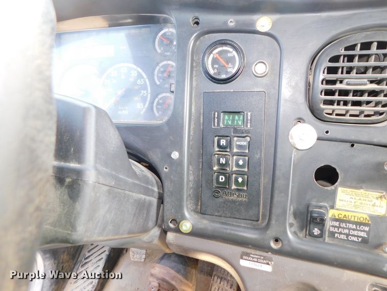 image for item DK8569 2009 Freightliner Business Class M2  hook lift truck