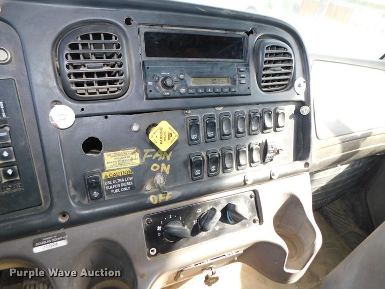 image for item DK8569 2009 Freightliner Business Class M2  hook lift truck