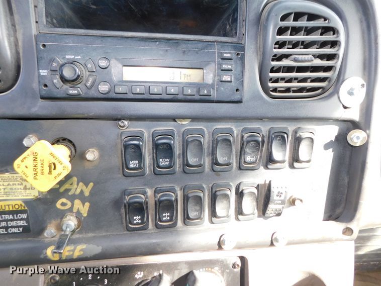 image for item DK8569 2009 Freightliner Business Class M2  hook lift truck