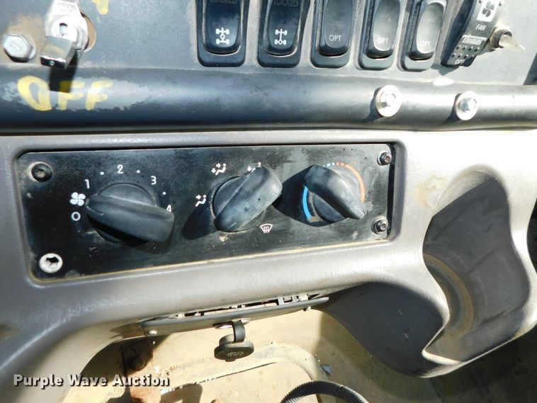 image for item DK8569 2009 Freightliner Business Class M2  hook lift truck