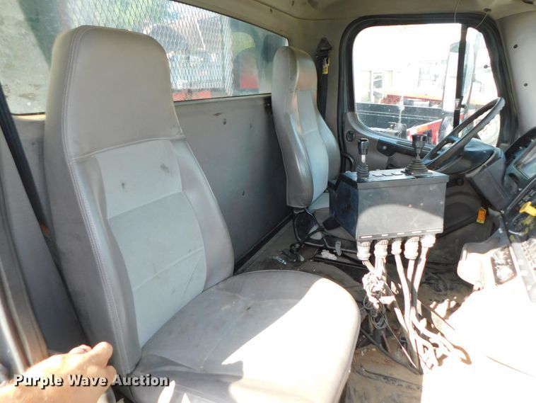 image for item DK8569 2009 Freightliner Business Class M2  hook lift truck