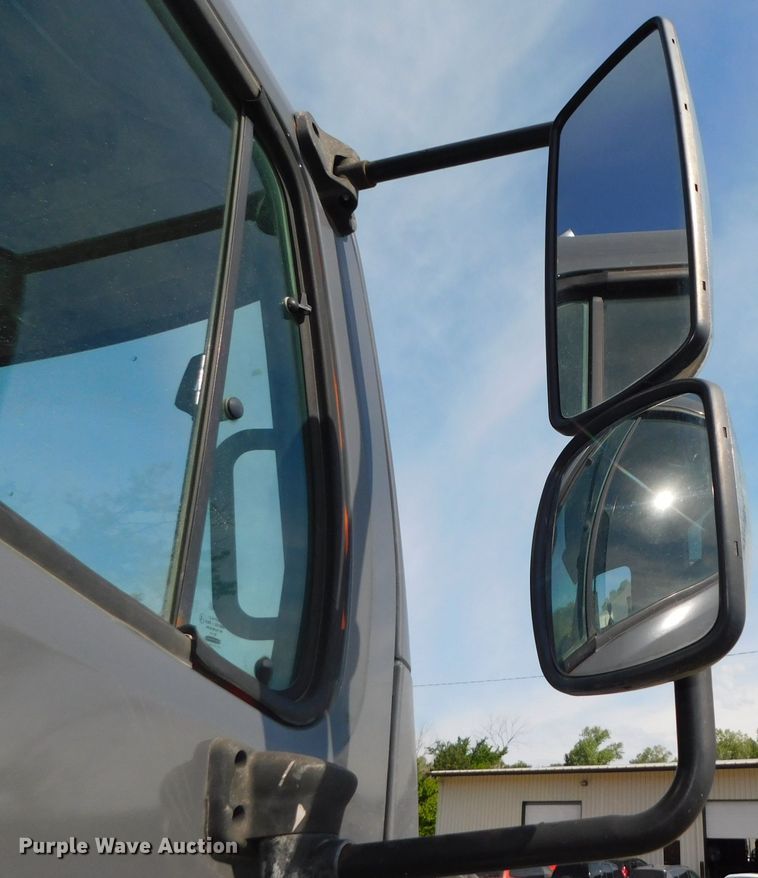 image for item DK8569 2009 Freightliner Business Class M2  hook lift truck