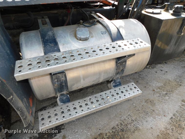 image for item DK8569 2009 Freightliner Business Class M2  hook lift truck