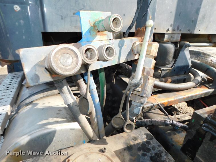 image for item DK8569 2009 Freightliner Business Class M2  hook lift truck