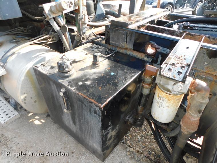 image for item DK8569 2009 Freightliner Business Class M2  hook lift truck