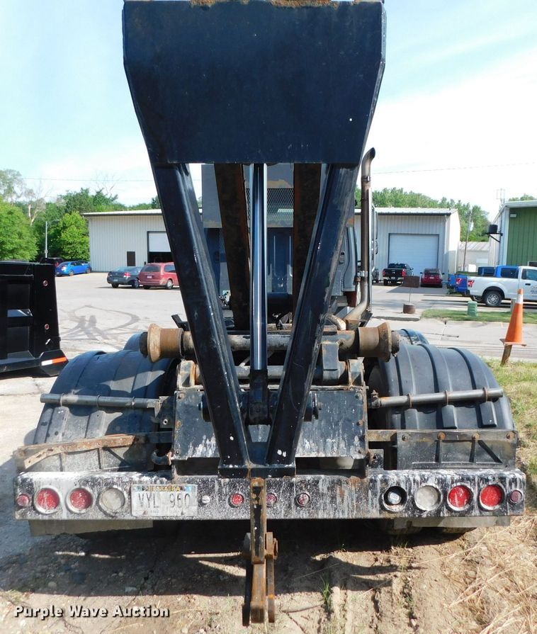 image for item DK8569 2009 Freightliner Business Class M2  hook lift truck