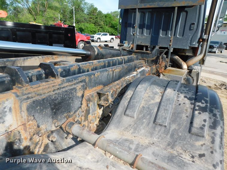 image for item DK8569 2009 Freightliner Business Class M2  hook lift truck