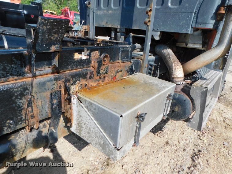 image for item DK8569 2009 Freightliner Business Class M2  hook lift truck