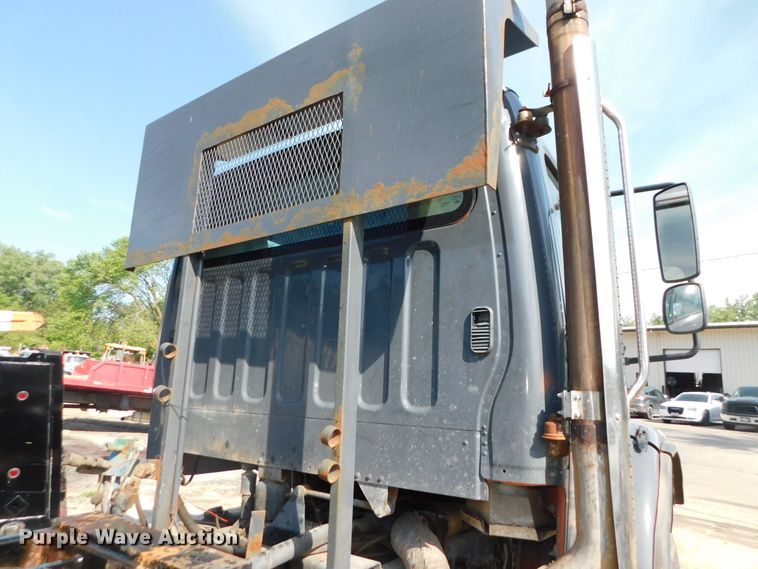 image for item DK8569 2009 Freightliner Business Class M2  hook lift truck