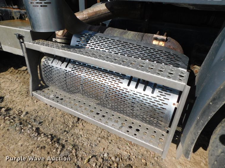 image for item DK8569 2009 Freightliner Business Class M2  hook lift truck