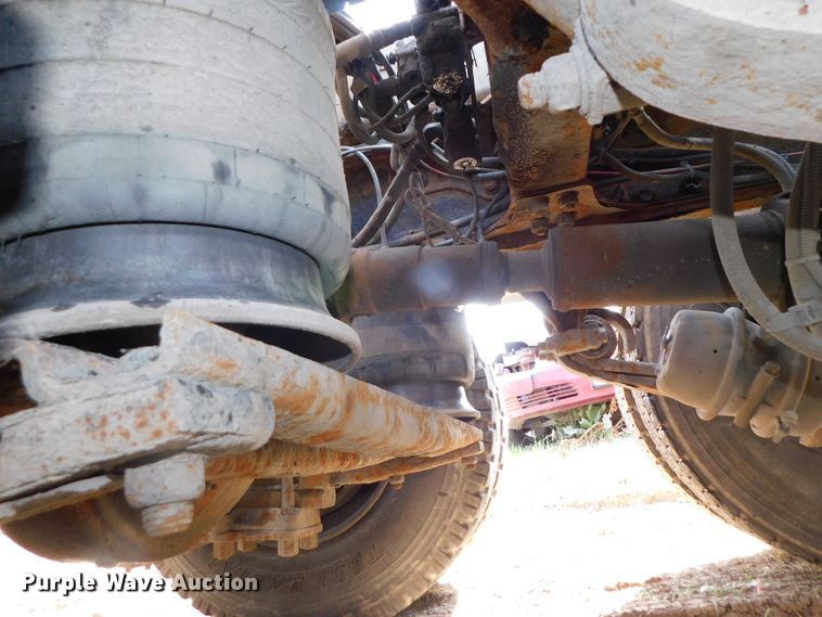 image for item DK8569 2009 Freightliner Business Class M2  hook lift truck