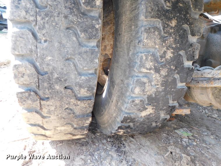 image for item DK8569 2009 Freightliner Business Class M2  hook lift truck