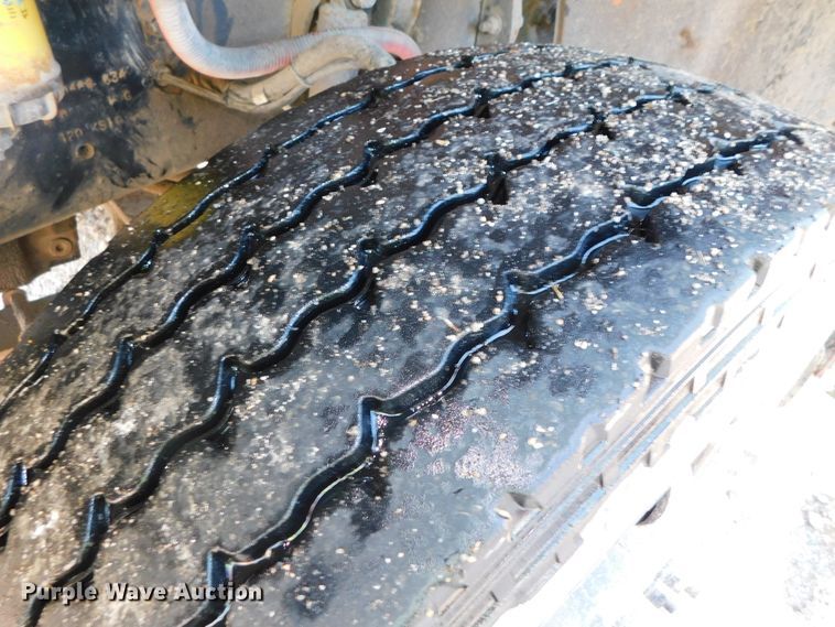 image for item DK8569 2009 Freightliner Business Class M2  hook lift truck