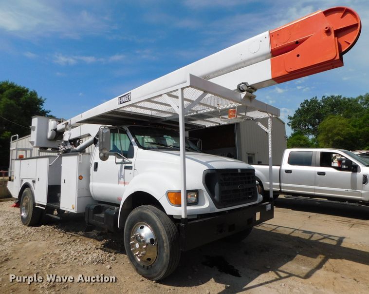 image for item DK8571 2000 Ford F750 Super Duty  bucket truck