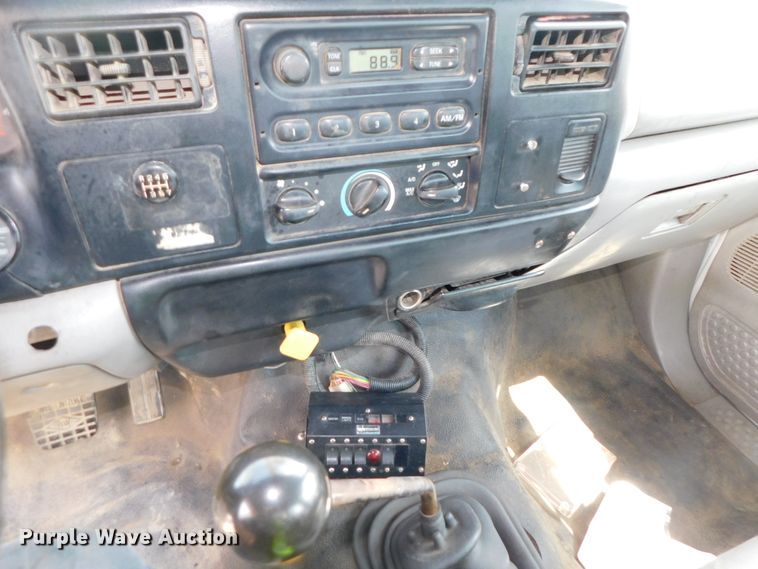 image for item DK8571 2000 Ford F750 Super Duty  bucket truck