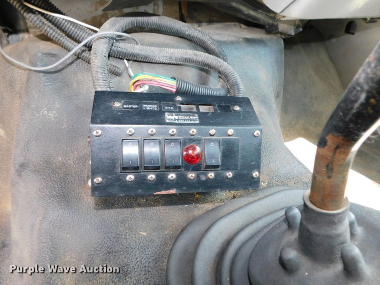 image for item DK8571 2000 Ford F750 Super Duty  bucket truck