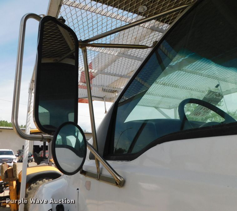 image for item DK8571 2000 Ford F750 Super Duty  bucket truck