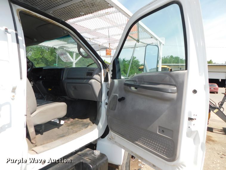 image for item DK8571 2000 Ford F750 Super Duty  bucket truck