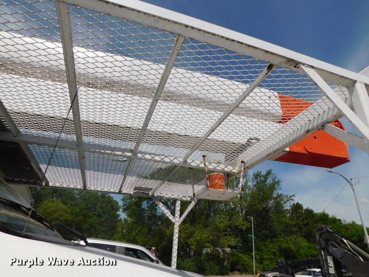 image for item DK8571 2000 Ford F750 Super Duty  bucket truck