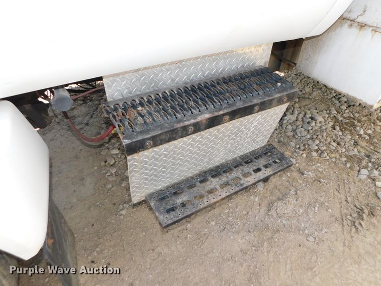 image for item DK8571 2000 Ford F750 Super Duty  bucket truck