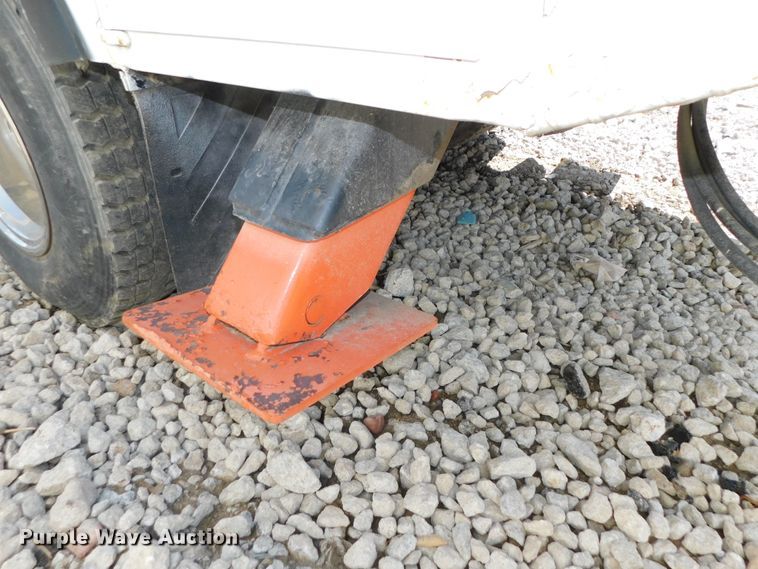 image for item DK8571 2000 Ford F750 Super Duty  bucket truck