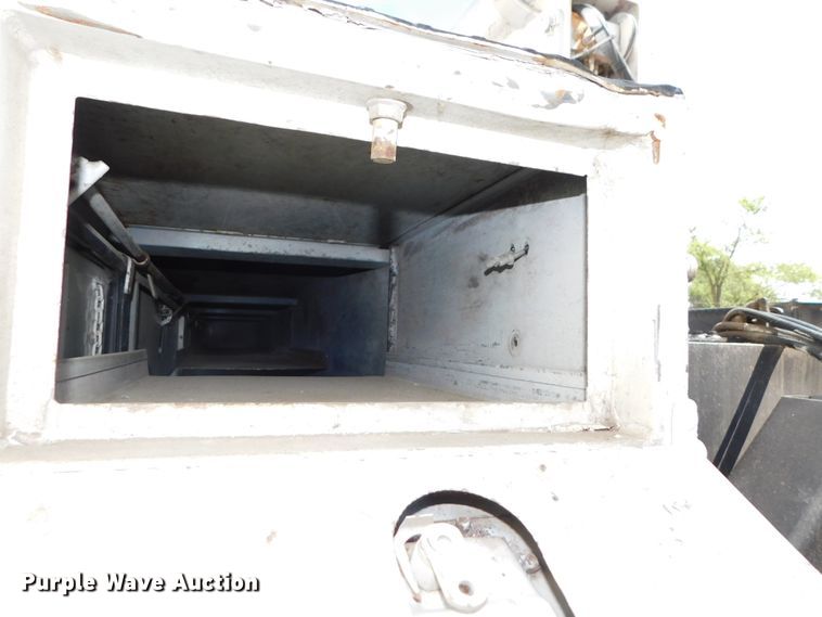 image for item DK8571 2000 Ford F750 Super Duty  bucket truck