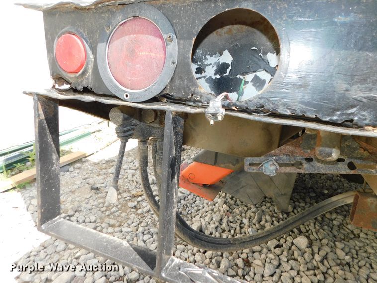 image for item DK8571 2000 Ford F750 Super Duty  bucket truck