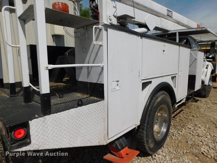 image for item DK8571 2000 Ford F750 Super Duty  bucket truck