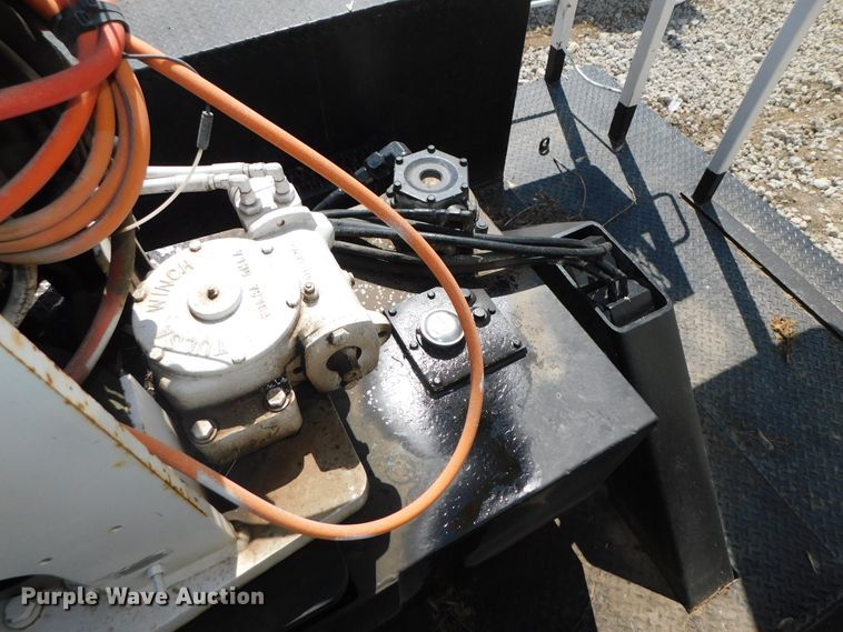 image for item DK8571 2000 Ford F750 Super Duty  bucket truck