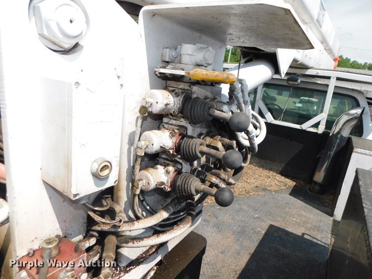 image for item DK8571 2000 Ford F750 Super Duty  bucket truck