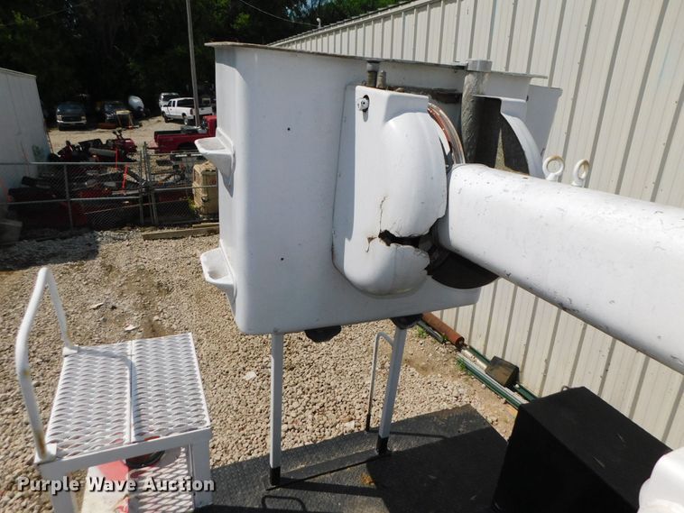 image for item DK8571 2000 Ford F750 Super Duty  bucket truck