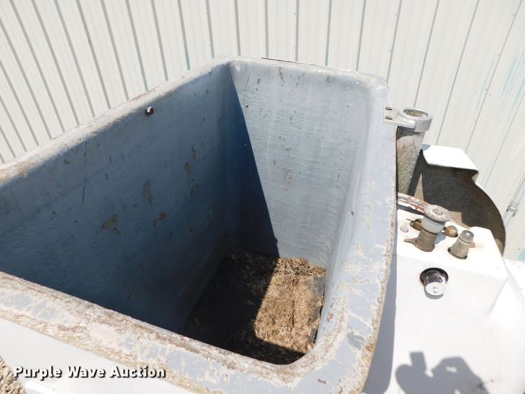 image for item DK8571 2000 Ford F750 Super Duty  bucket truck