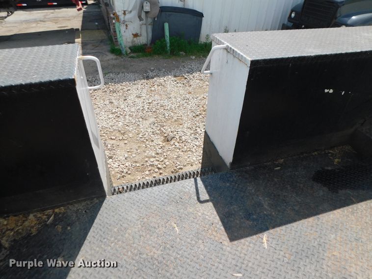 image for item DK8571 2000 Ford F750 Super Duty  bucket truck