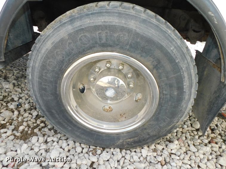 image for item DK8571 2000 Ford F750 Super Duty  bucket truck