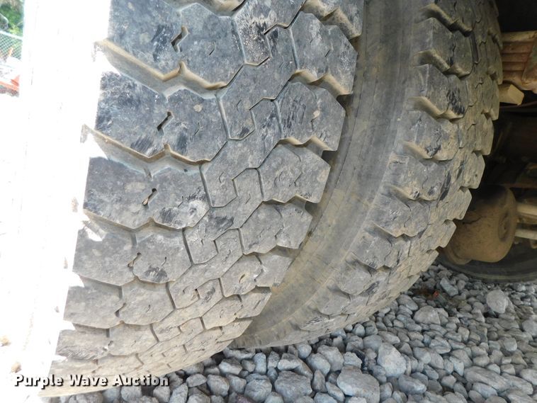 image for item DK8571 2000 Ford F750 Super Duty  bucket truck